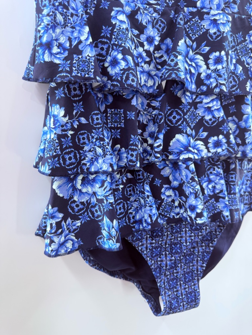 NWT Lands End Smoothing Control Ruffle Fauxkini 1 Piece Swimsuit Navy Floral 8L - Picture 7 of 15